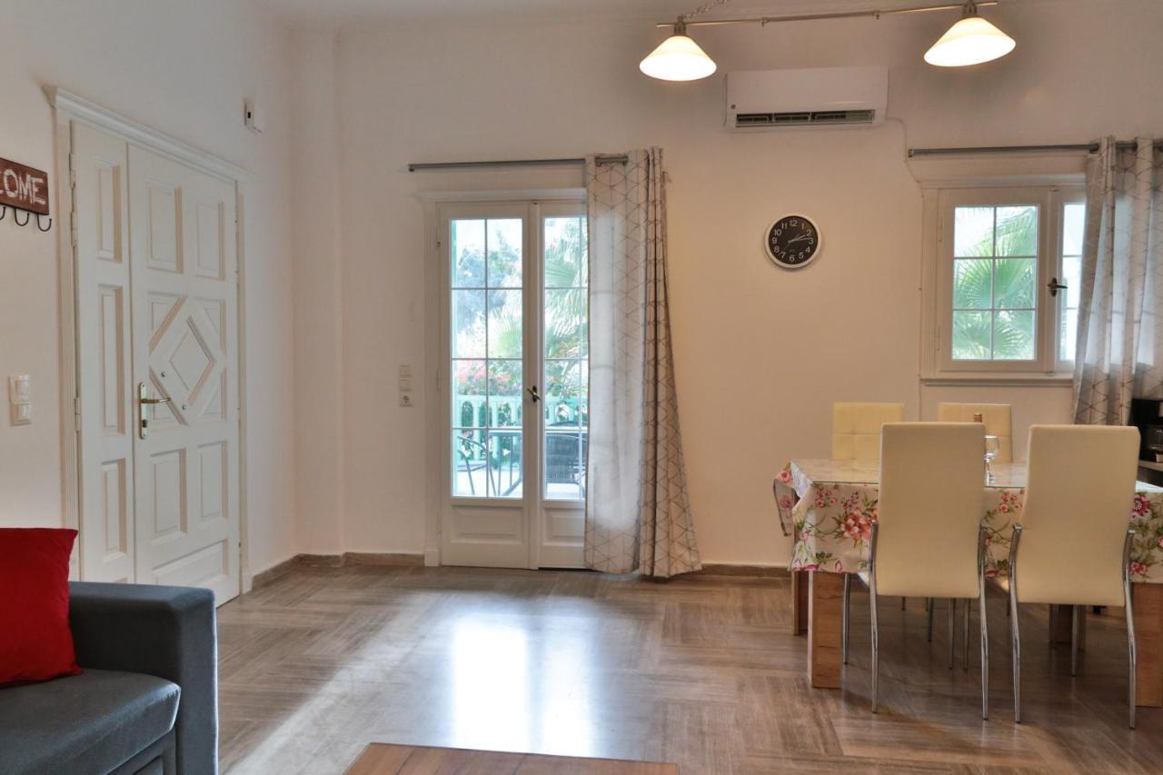 Kamari Beach Houses With Balcony And Garden 외부 사진