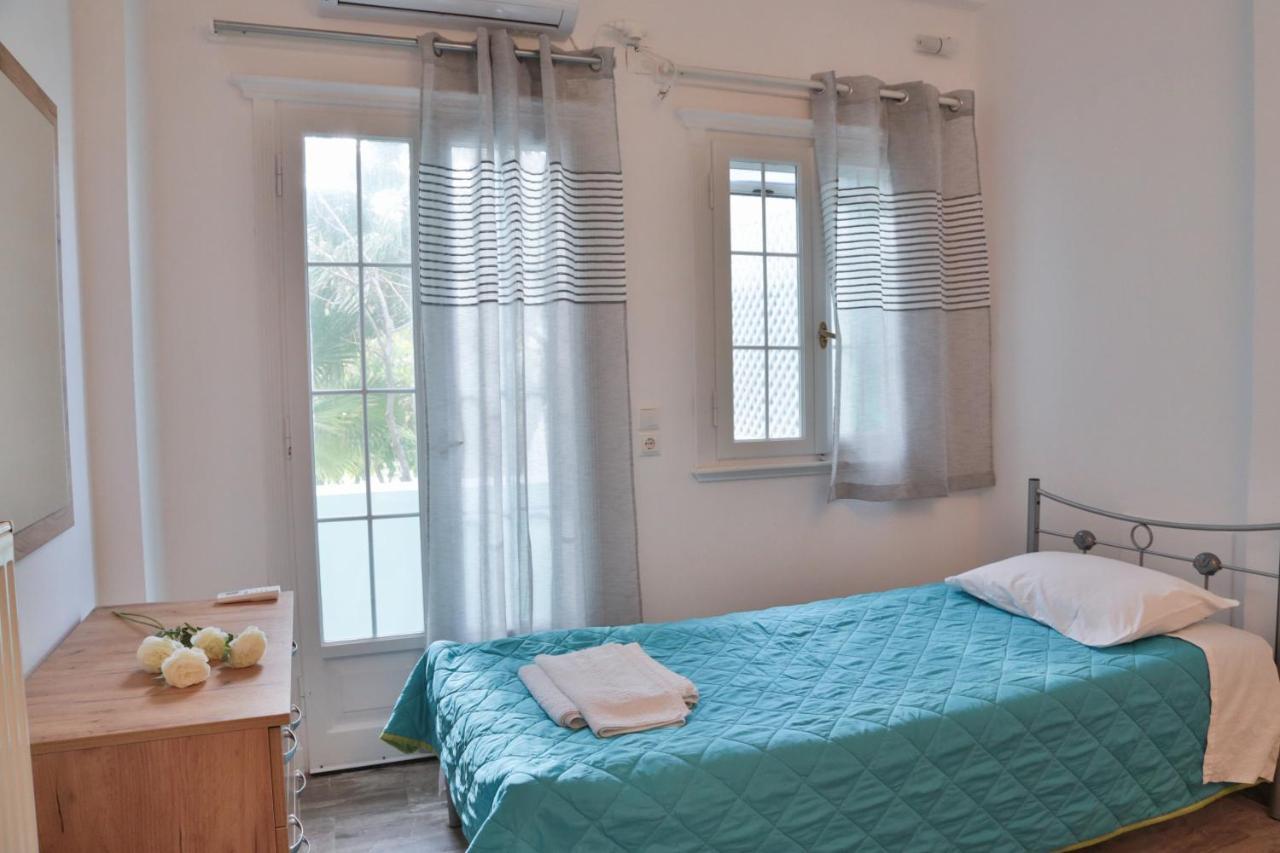 Kamari Beach Houses With Balcony And Garden 외부 사진