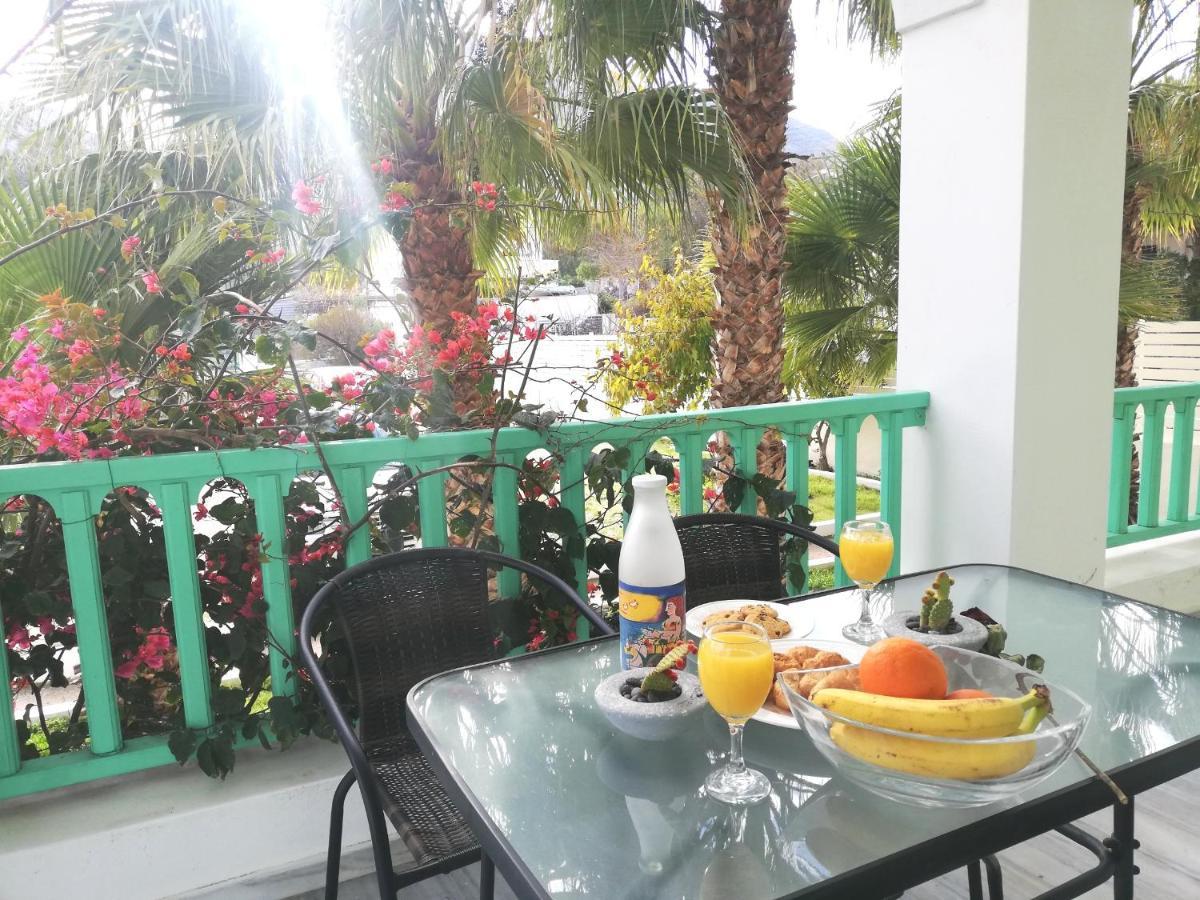 Kamari Beach Houses With Balcony And Garden 외부 사진