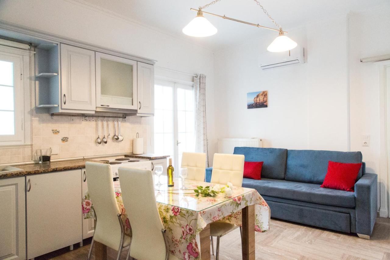 Kamari Beach Houses With Balcony And Garden 외부 사진