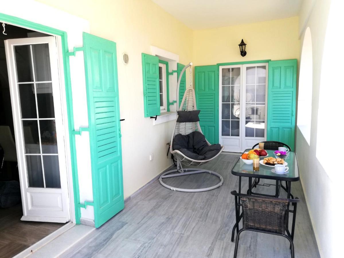 Kamari Beach Houses With Balcony And Garden 외부 사진