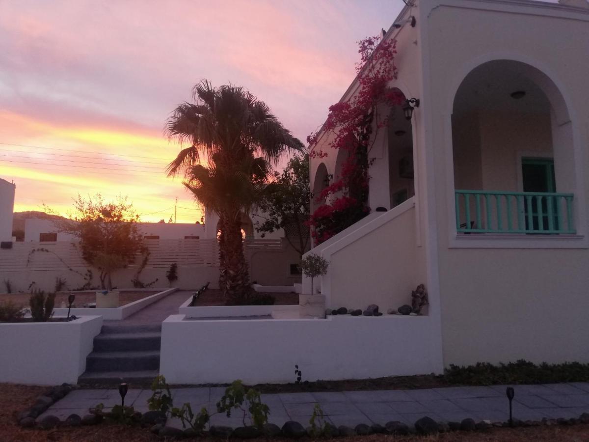 Kamari Beach Houses With Balcony And Garden 외부 사진