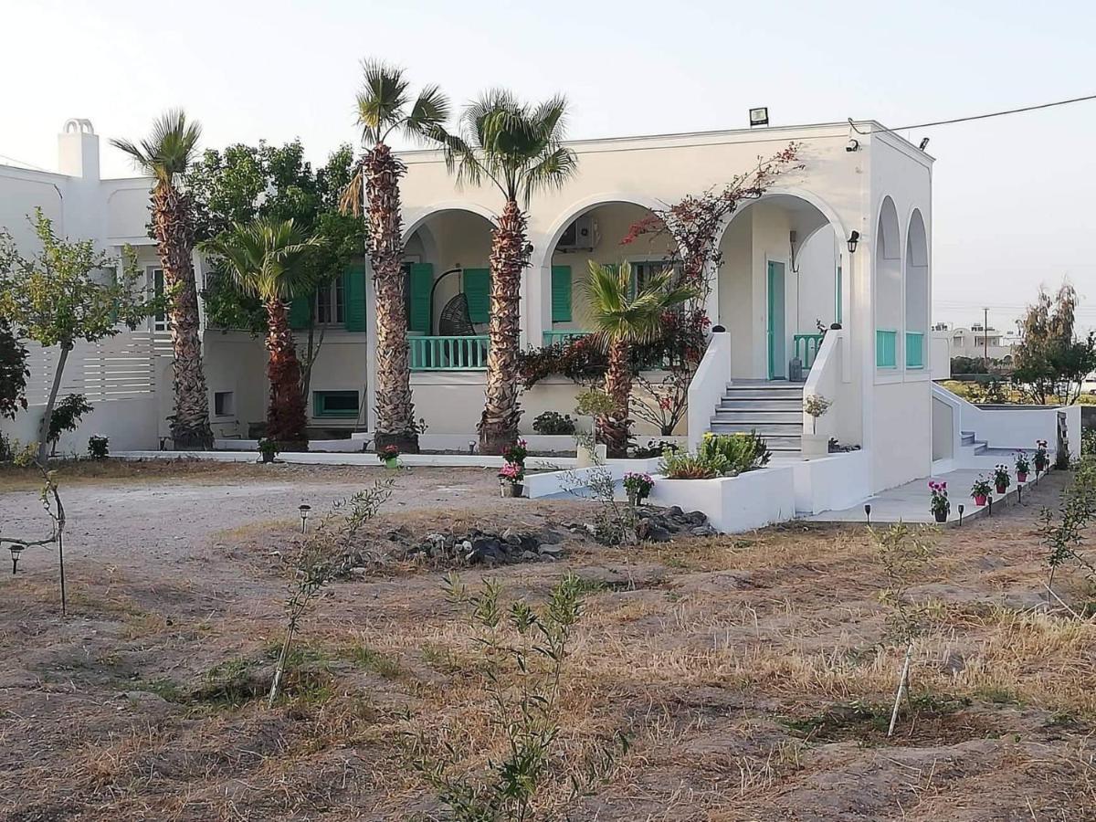 Kamari Beach Houses With Balcony And Garden 외부 사진