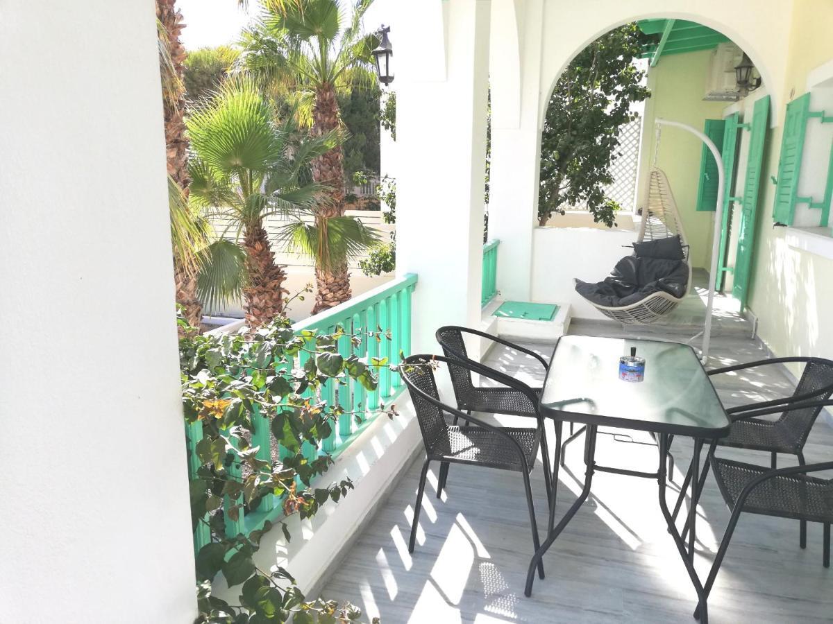 Kamari Beach Houses With Balcony And Garden 외부 사진
